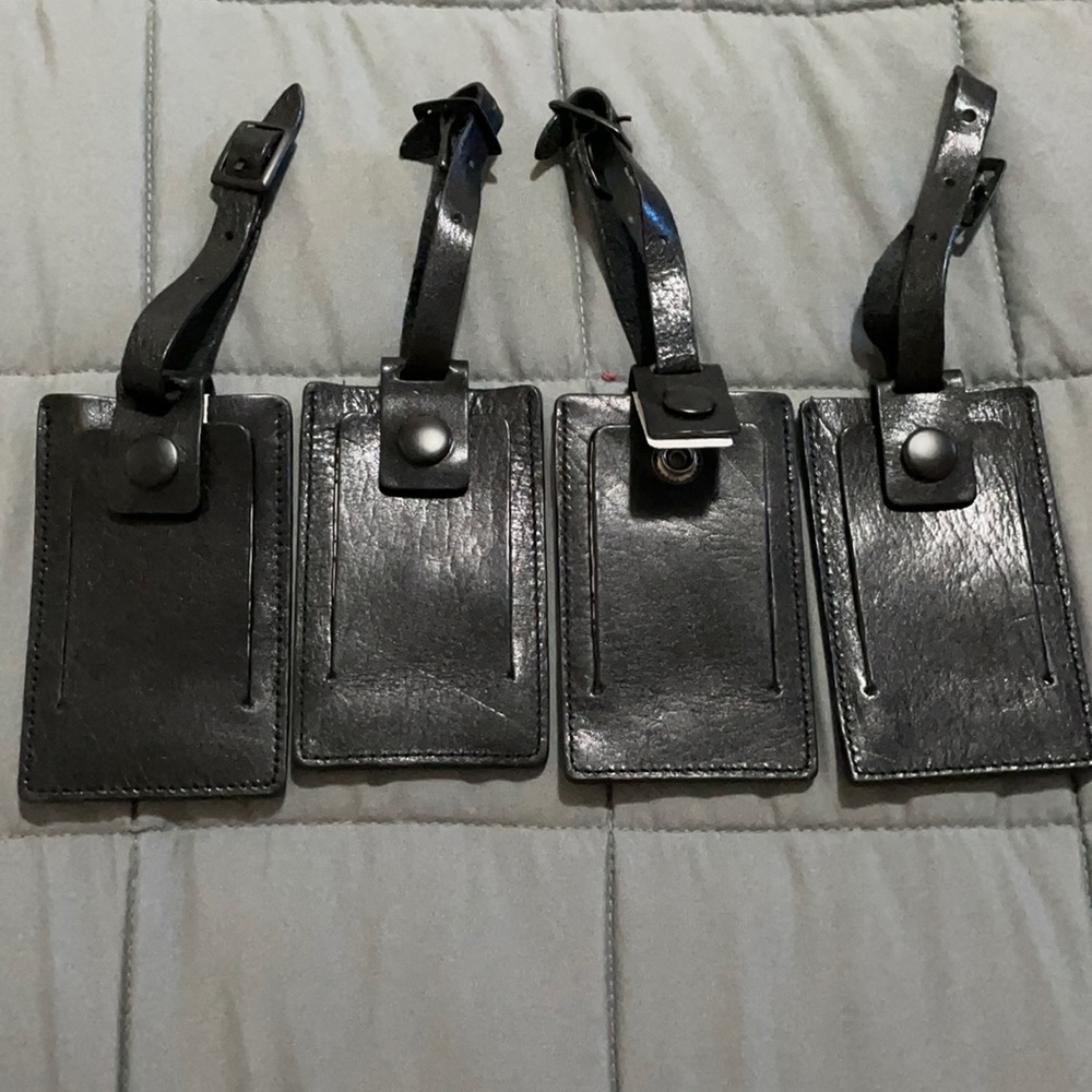 Leather luggage tags